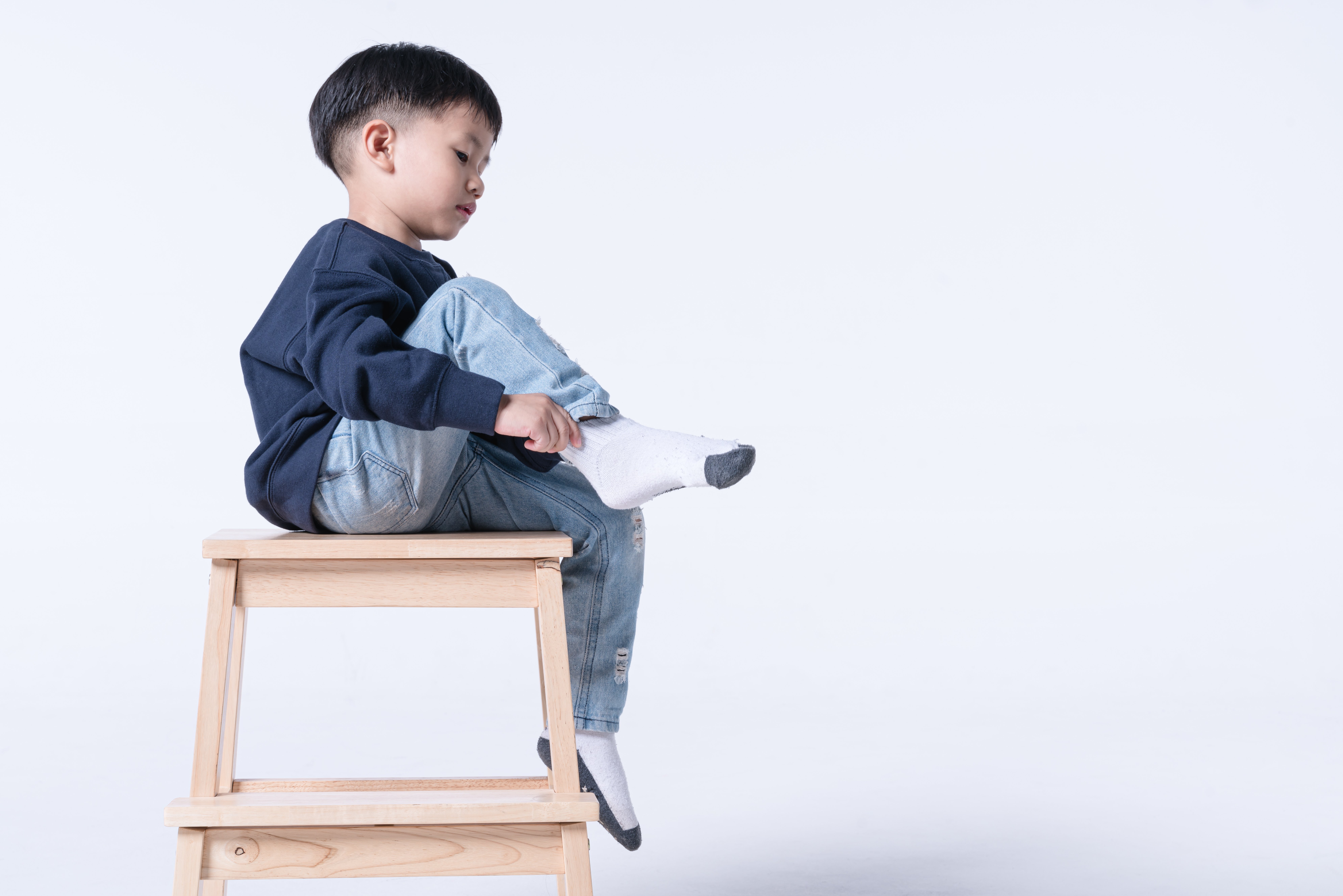 [ASK DOC] - 3 year old hits himself