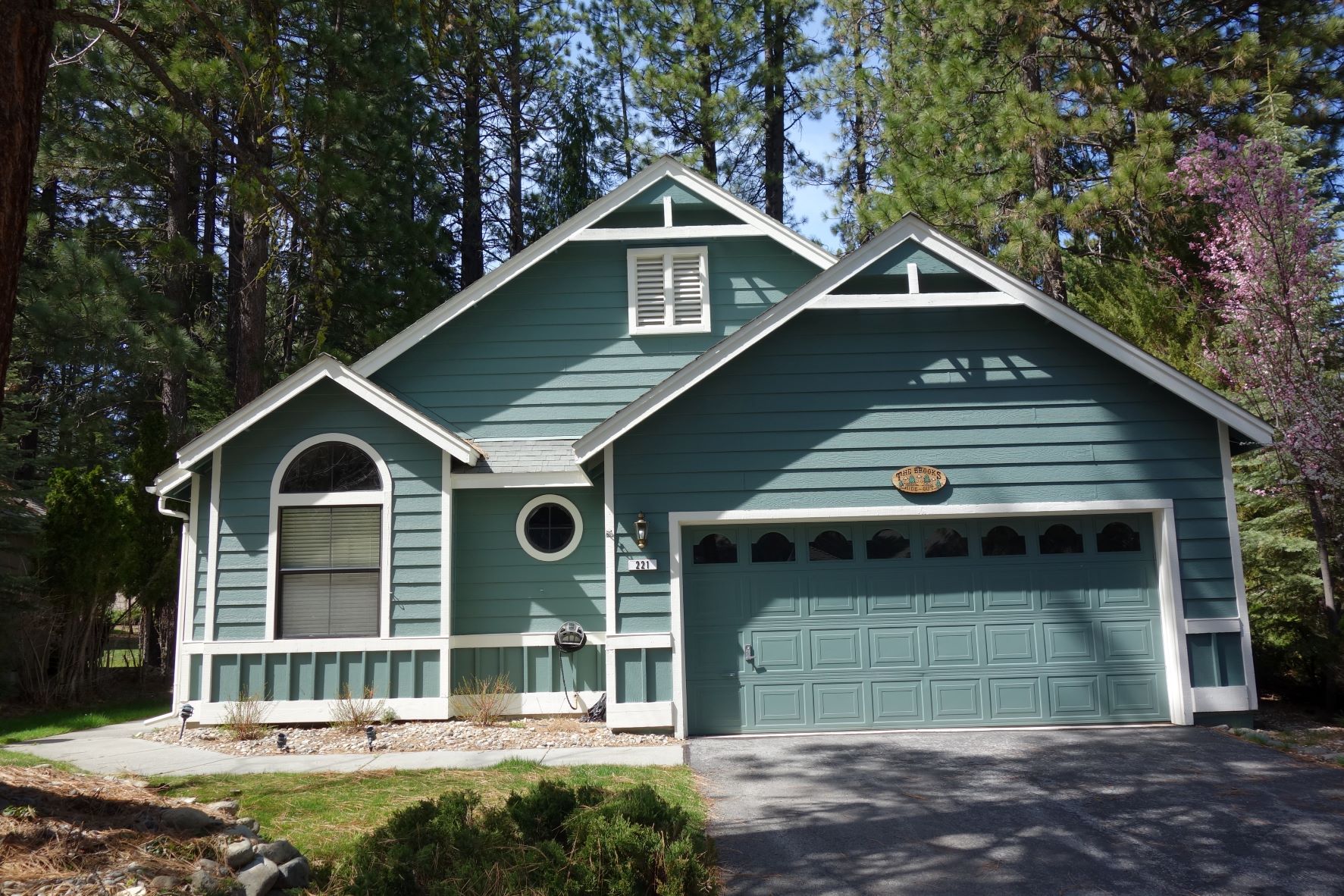 Photo of 221 Tamarack Court