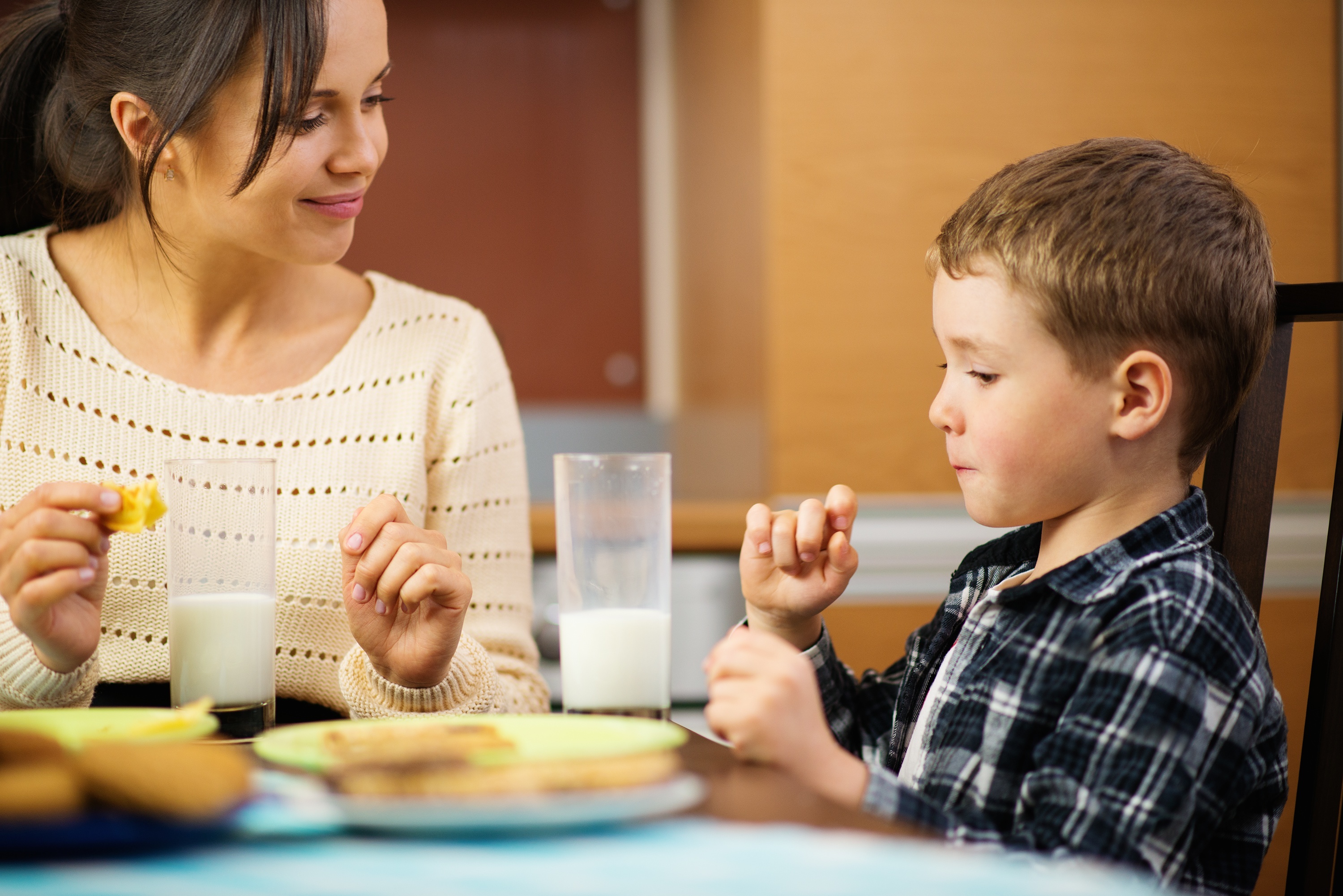 7 Year Old Won't Eat at Meals or Sleep Alone